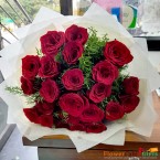 send 20 red roses bouquet paper packaging delivery