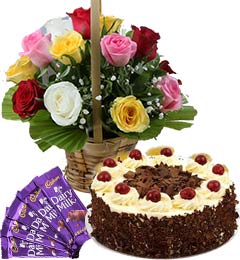 send 1Kg Black Forest Cake Mix Roses Basket n Chocolate  delivery