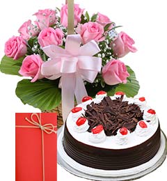 send Half Kg Black Forest Cake with Pink Roses Bouquet n Greeting Card delivery