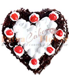 send Half Kg Heart Shape Black Forest Eggless Cake delivery