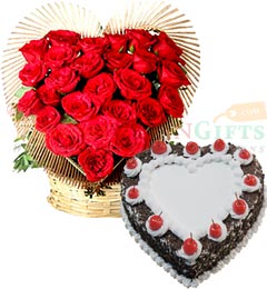 send 1Kg Heart Shaped Eggless Black Forest Cake n Roses Heart Shape Bouquet delivery