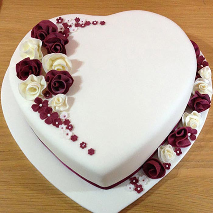 send 2Kg Divine Heart Shape cake delivery