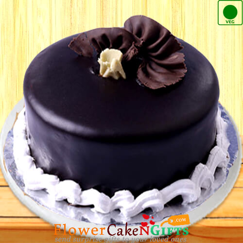 send Half Kg Eggless Chocolate Cake delivery