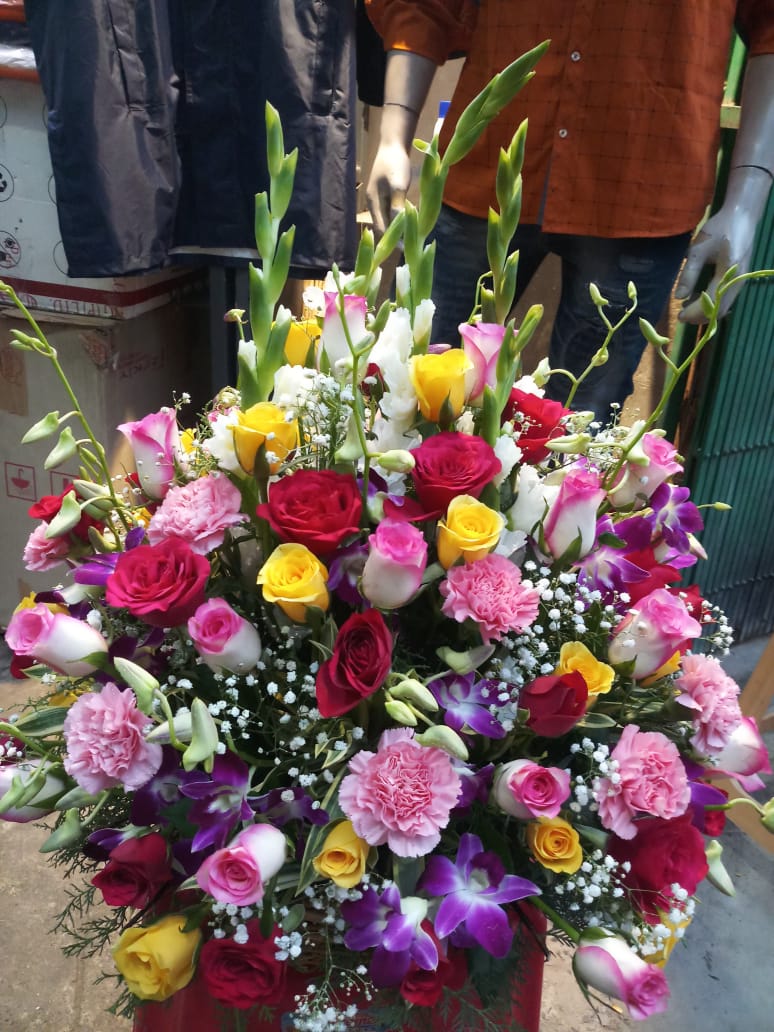 send 50 roses and carnations bouquet  delivery