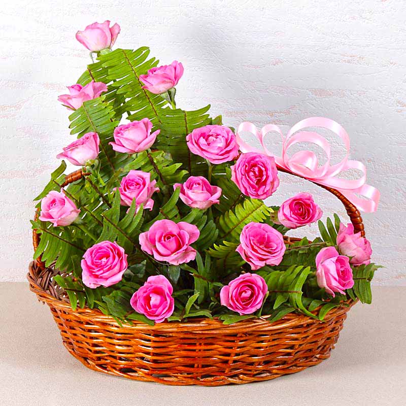 17 pink roses basket