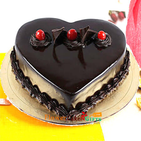 half kg chocolate cream heart shape cake