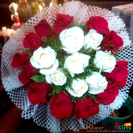 send 20 red white roses bouquet delivery