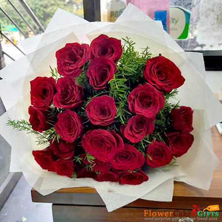 send 20 red roses bouquet paper packaging delivery
