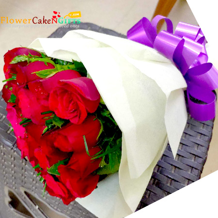 send 18 red roses white paper packing bouquet delivery