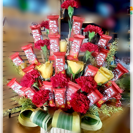 send 10 red carnation 5 yellow rose 25 kitkat chocolate bouquet delivery